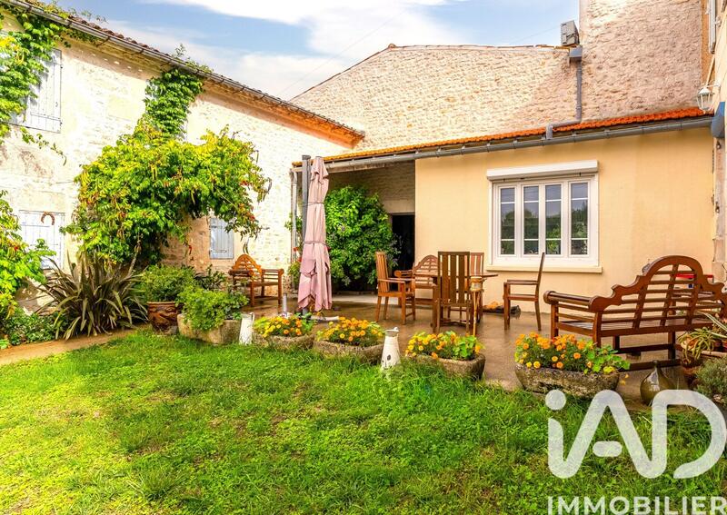 Maison - 272 m² - 8 pièces