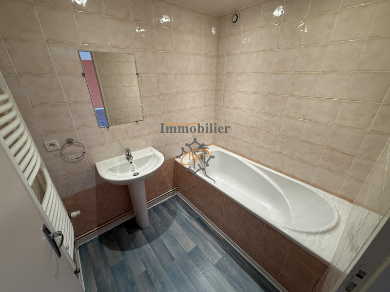 Maison - 200 m² - 1 pièce