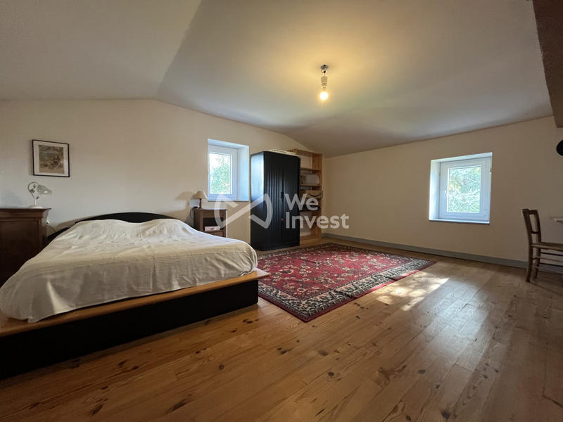 Maison - 240 m² - 7 pièces