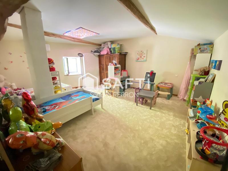 Maison - 230 m² - 9 pièces