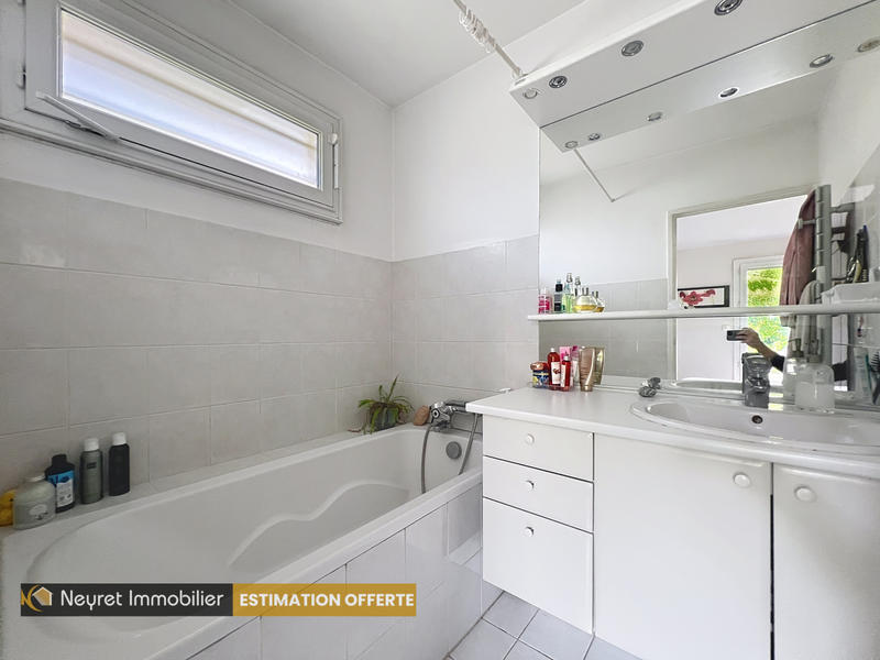 Maison - 137 m² - 6 pièces