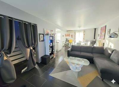 Maison - 95 m² - 4 pièces