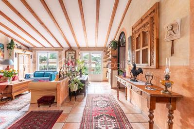 Maison - 250 m² - 10 pièces