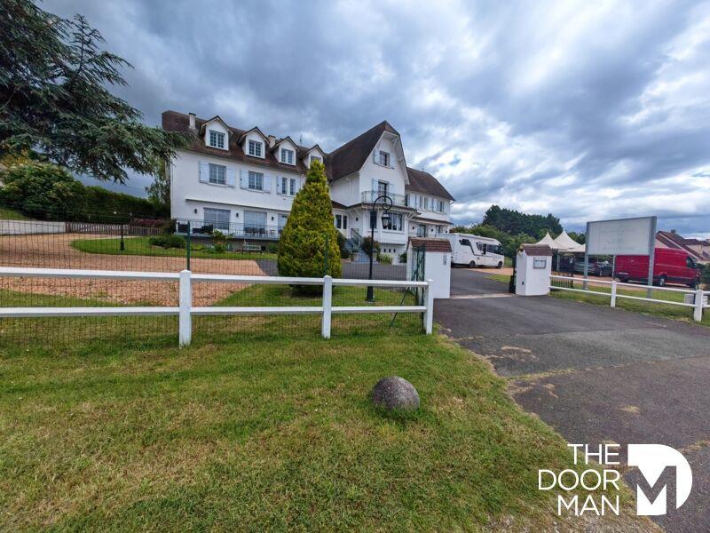 Propriété - 700 m² - 23 pièces