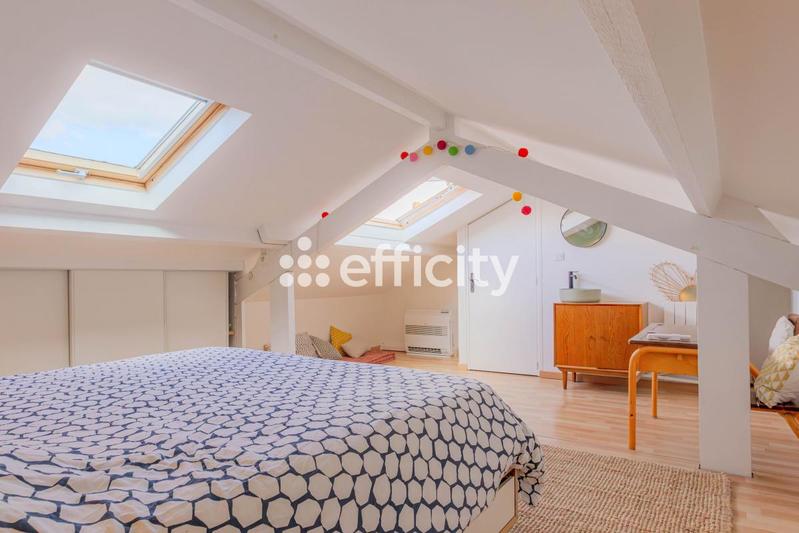 Maison - 196 m² - 7 pièces