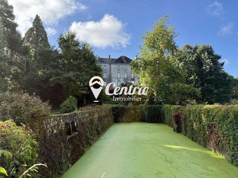 Maison - 275 m² - 13 pièces