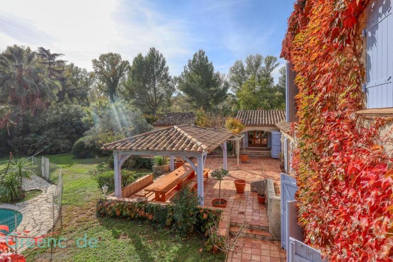 Villa - 215 m² - 10 pièces