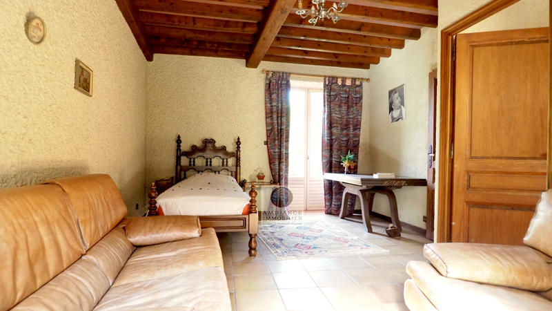 Maison - 451 m² - 11 pièces