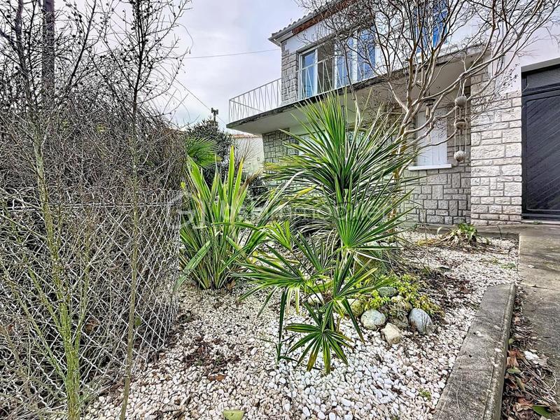 Pavillon - 130 m² - 6 pièces