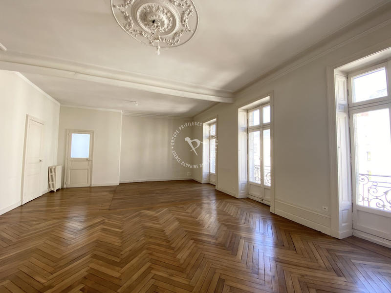 Appartement - 134 m² - 4 pièces