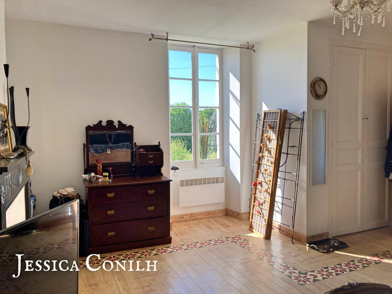 Maison - 234 m² - 7 pièces