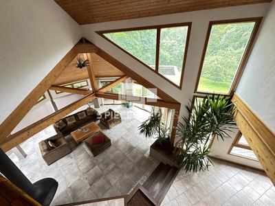 Maison - 250 m² - 10 pièces