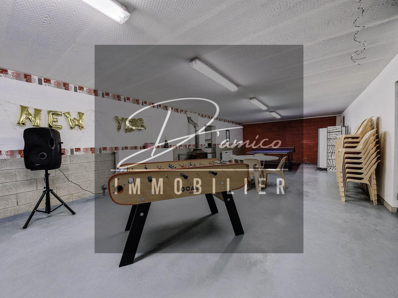 Maison - 214 m² - 10 pièces