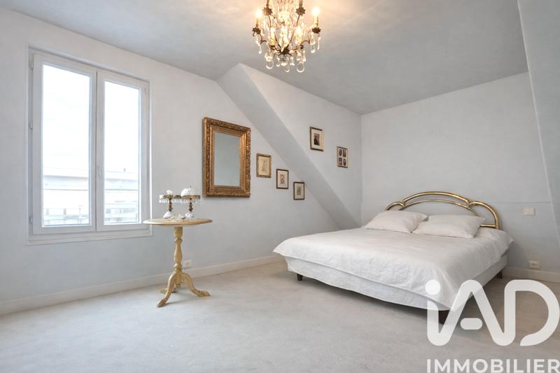 Maison - 219 m² - 10 pièces