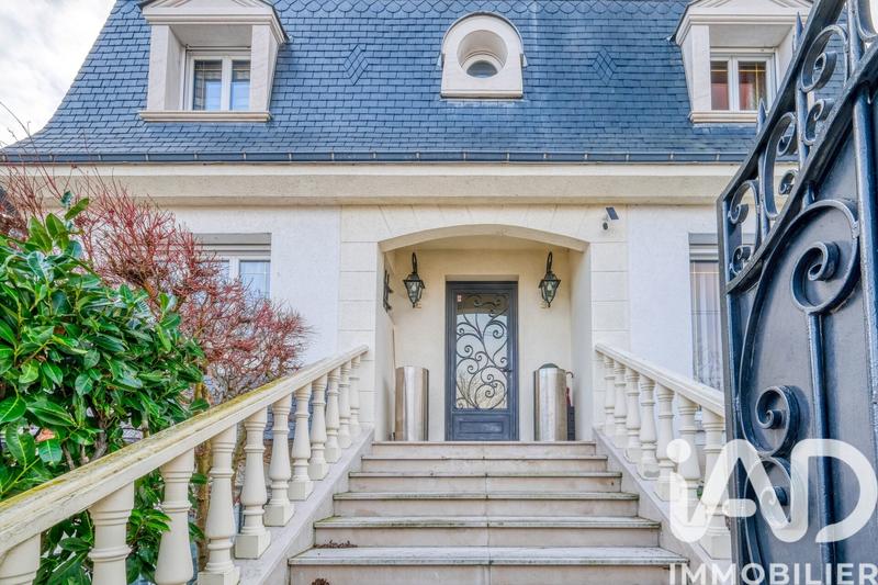 Maison - 269 m² - 8 pièces