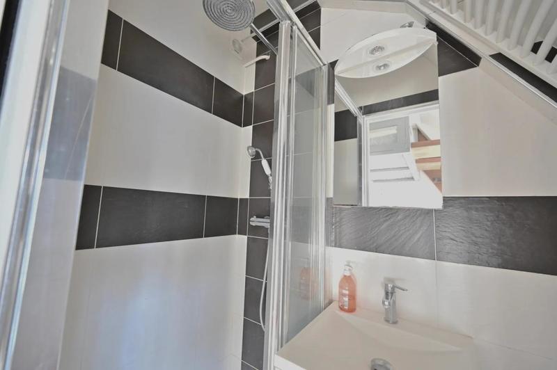 Studio - 10 m² - 1 pièce