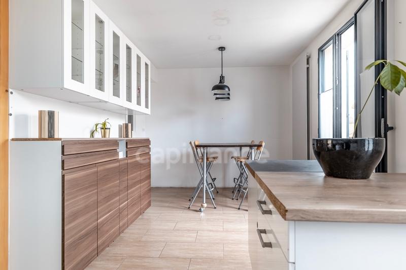 Maison - 210 m² - 9 pièces