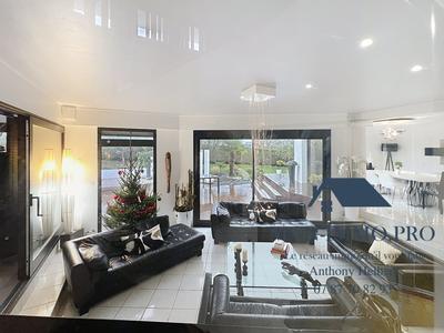 Maison contemporaine - 207 m² - 7 pièces