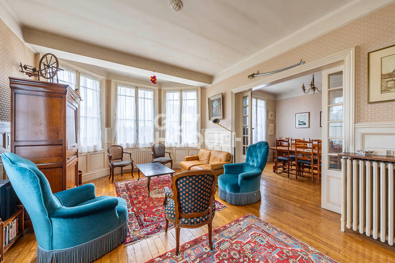 Maison - 182 m² - 9 pièces