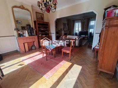 Maison - 245 m² - 7 pièces