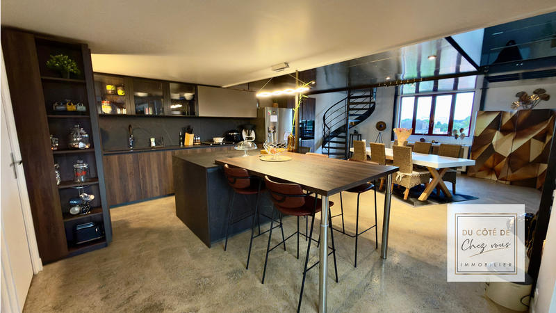 Loft - 208 m² - 6 pièces