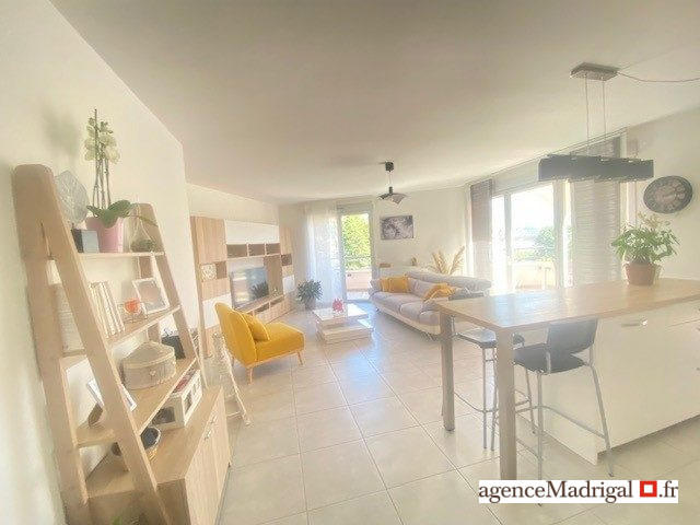 Appartement - 90 m² - 4 pièces