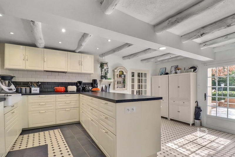 Maison ancienne - 390 m² - 9 pièces