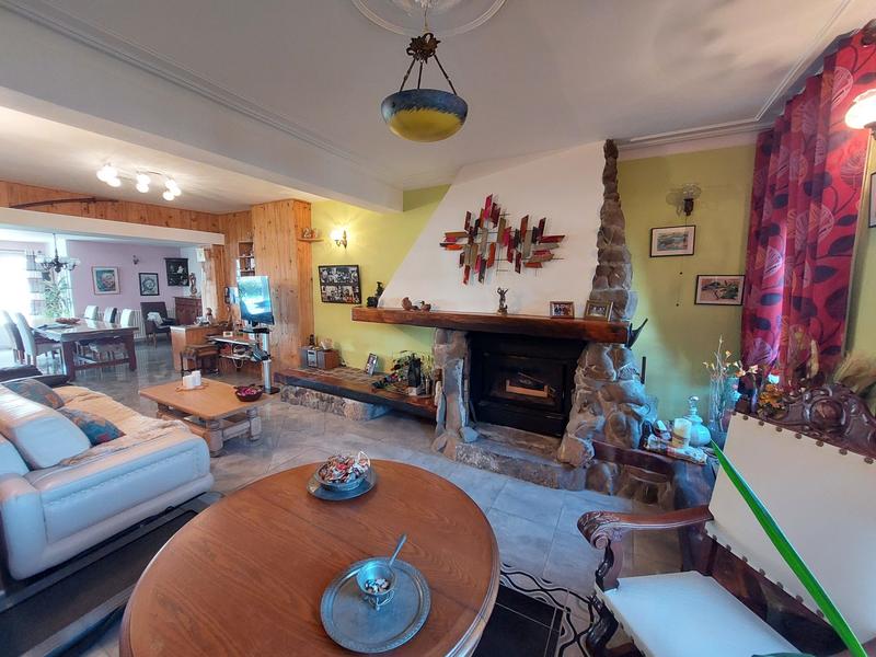 Maison - 220 m² - 6 pièces