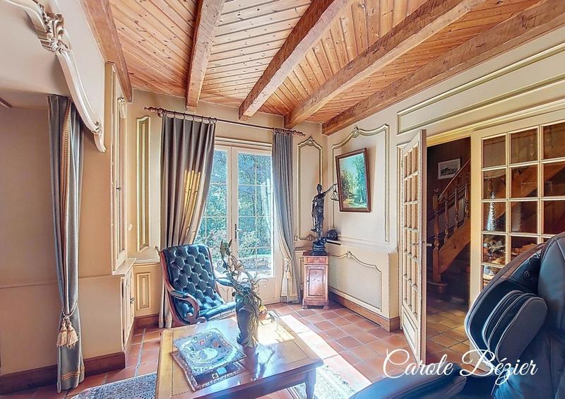 Maison - 255 m² - 8 pièces