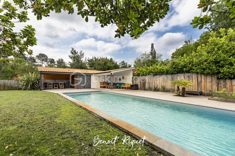 Propriété - 221 m² - 7 pièces