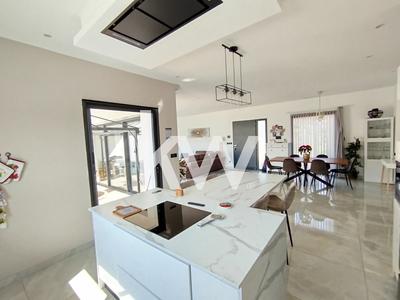 Maison - 140 m² - 5 pièces