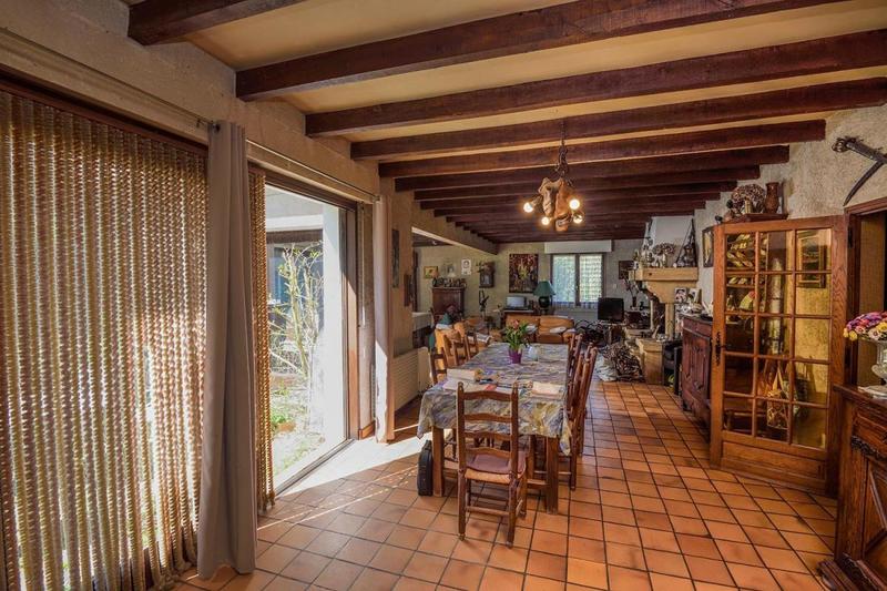 Maison - 335 m² - 11 pièces