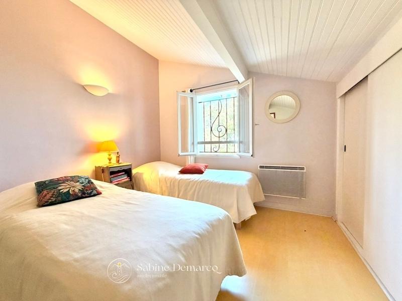 Maison - 230 m² - 6 pièces