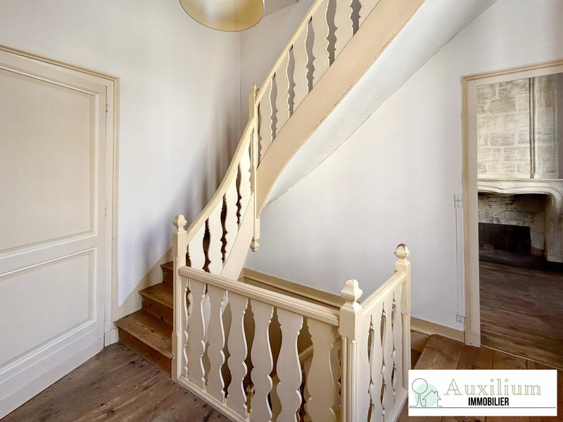 Maison - 223 m² - 7 pièces