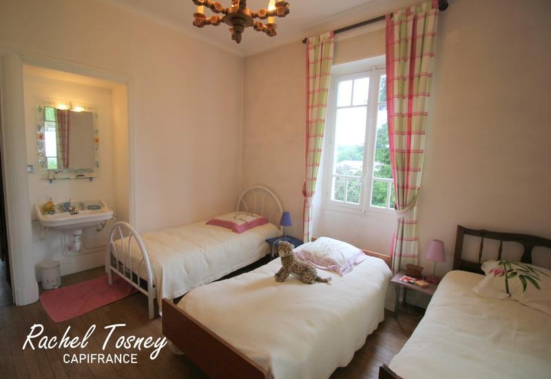 Maison bourgeoise - 260 m² - 9 pièces