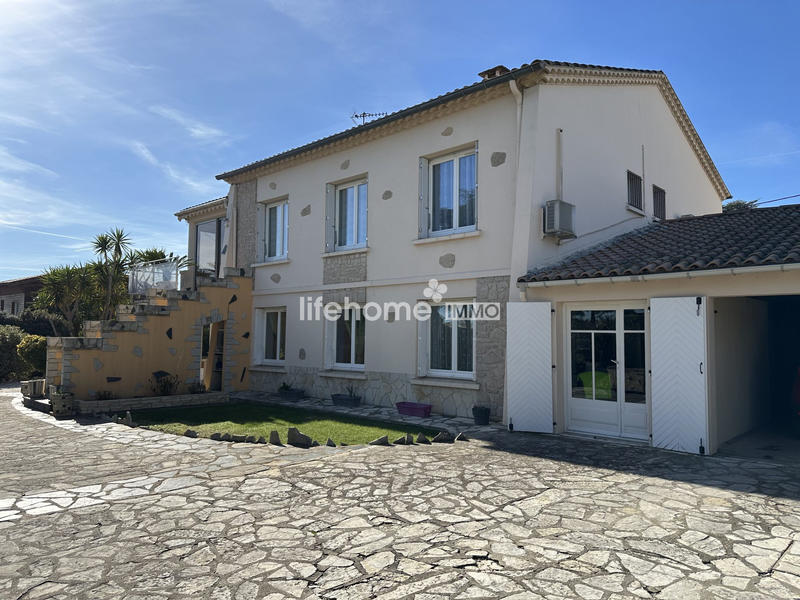 Maison - 198 m² - 8 pièces