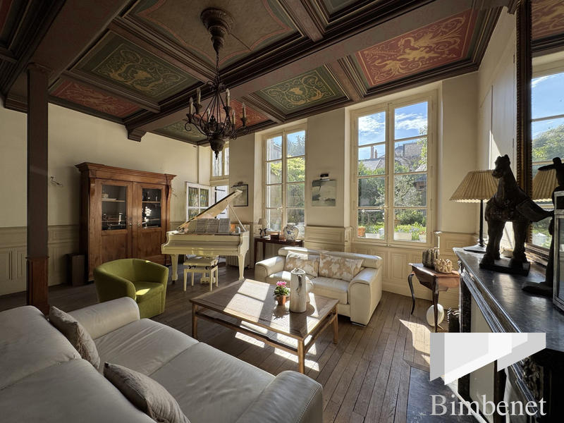 Maison - 271 m² - 10 pièces