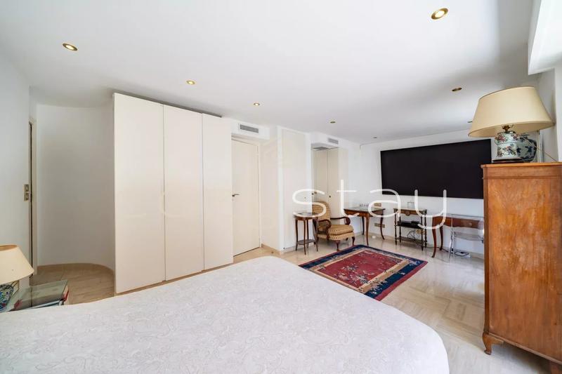 Appartement - 180 m² - 6 pièces