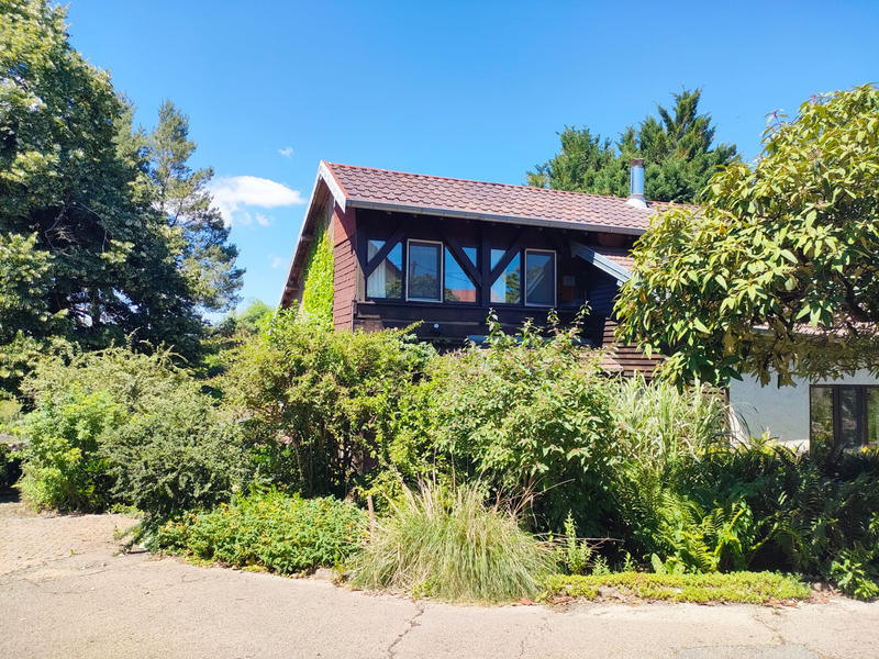 Maison - 233 m² - 9 pièces