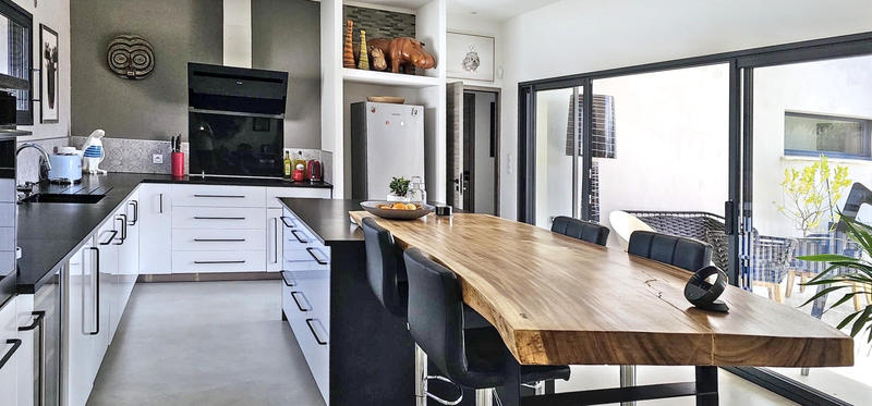 Maison - 180 m² - 5 pièces