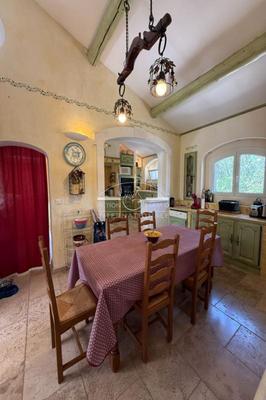 Maison - 252 m² - 8 pièces