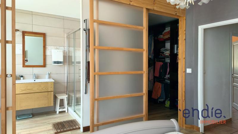 Maison - 249 m² - 8 pièces