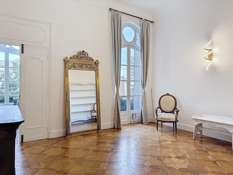 Appartement - 100 m² - 2 pièces