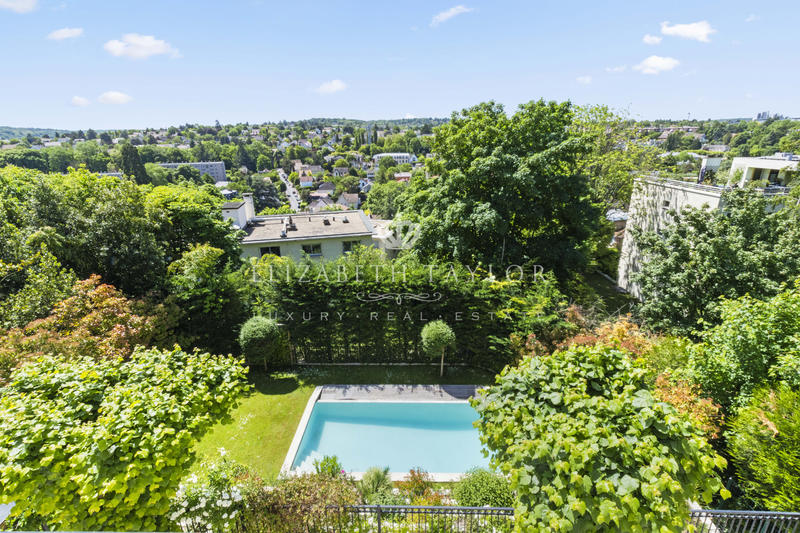 Propriété - 424 m² - 12 pièces