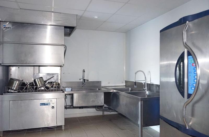 Local commercial - 250 m² - 12 pièces