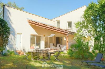 Villa - 220 m² - 10 pièces