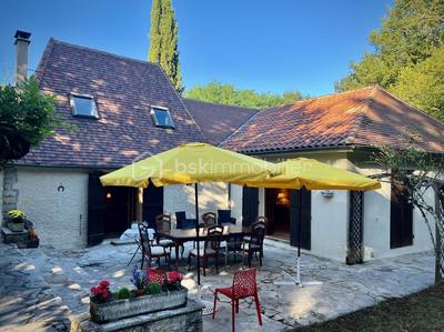 Demeure - 192 m² - 9 pièces