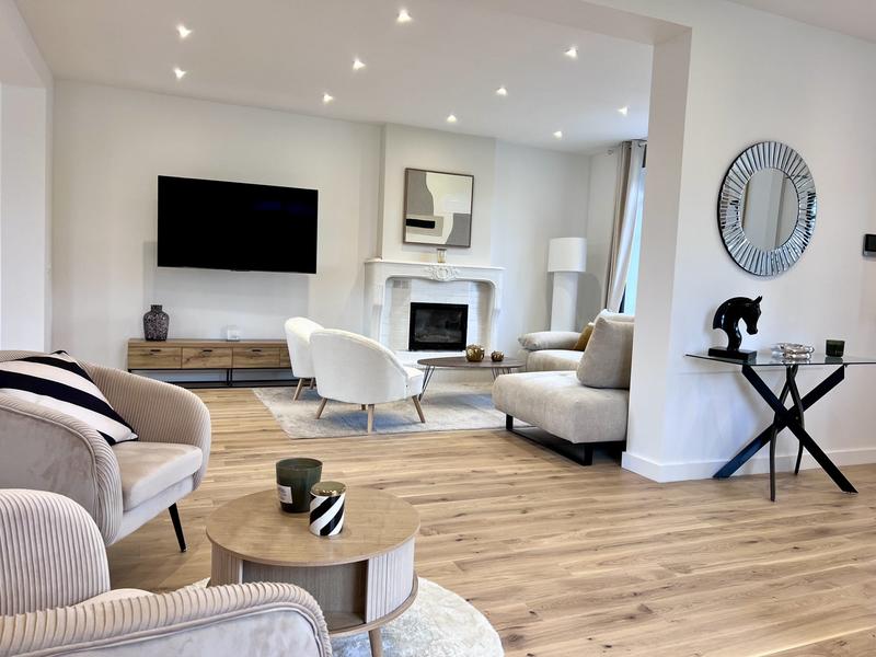 Maison - 214 m² - 8 pièces