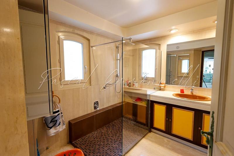 Maison - 300 m² - 6 pièces