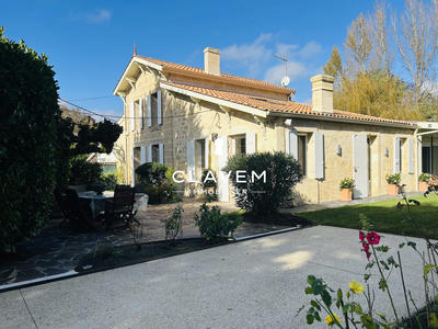 Maison - 208 m² - 7 pièces